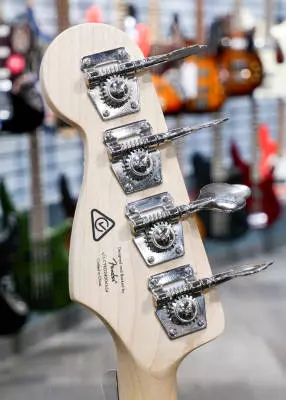 Squier - Affinity Series Active Jazz Bass, Laurel Fingerboard - Mystic Sea Foam Green 2